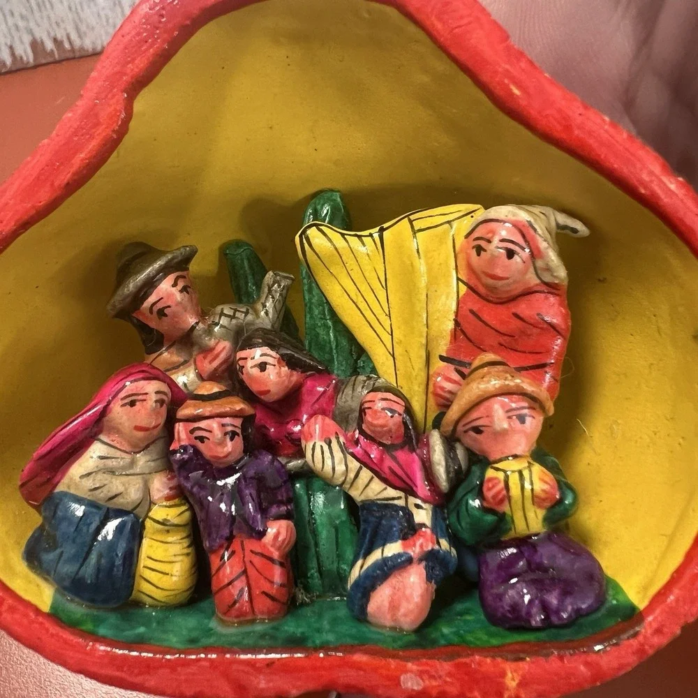 Peruvian Christmas Nativity Scene Carved Gourd Peru Folk Art Hand Made‎ Vintage